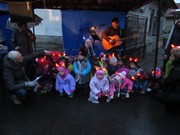 Vystoupení  dětí při rozsvícení stromu na Vlkavě, jarmark